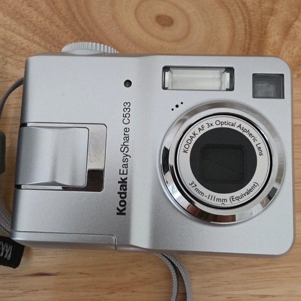 Kodak EasyShare C533 Silver Digital Camera 5.0 MP 3X Zoom Need Battery